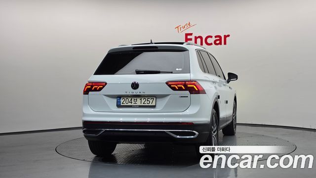 Volkswagen Tiguan (II) 2.0 TDI 4Motion Prestige 2023 — фото 4