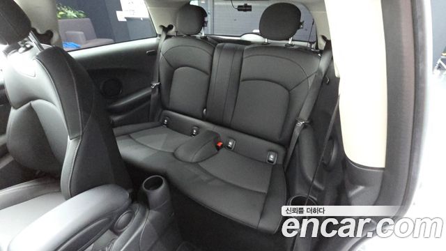 MINI Cooper Classic Plus 3rd 2022 — фото 11