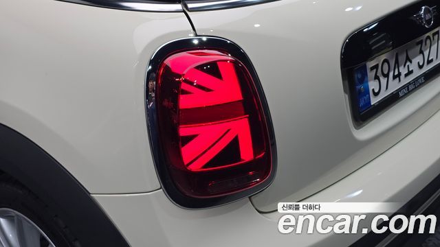 MINI Cooper Classic Plus 3rd 2022 — фото 23