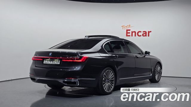 BMW 7 Series (G11) 740Li xDrive Design Pure Excellence 2020 — фото 2