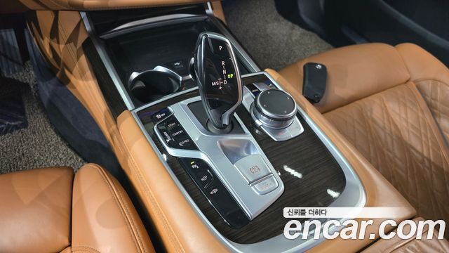 BMW 7 Series (G11) 740Li xDrive Design Pure Excellence 2020 — фото 9