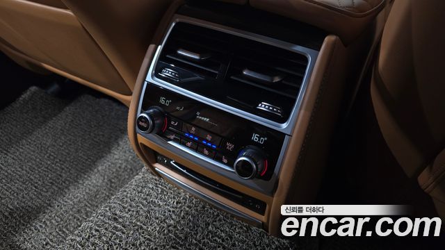 BMW 7 Series (G11) 740Li xDrive Design Pure Excellence 2020 — фото 18