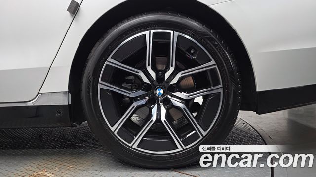 BMW 7 Series (G70) 740i xDrive M Sport 2024 — фото 21