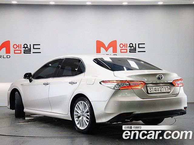 Toyota Camry (XV70) 2.5 XLE Hybrid 2018 — фото 4