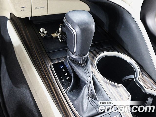 Toyota Camry (XV70) 2.5 XLE Hybrid 2018 — фото 9
