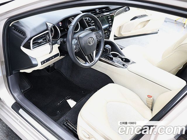 Toyota Camry (XV70) 2.5 XLE Hybrid 2018 — фото 10