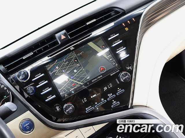Toyota Camry (XV70) 2.5 XLE Hybrid 2018 — фото 17