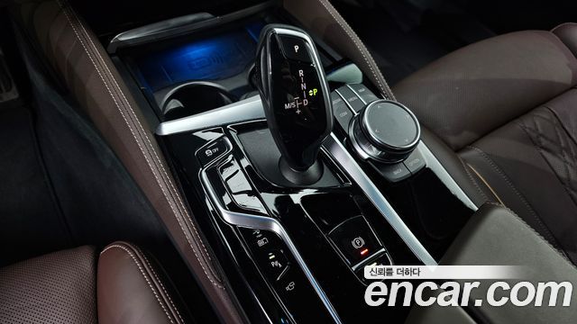 BMW 5 Series (G30) 530e M Sport 2023 — фото 9