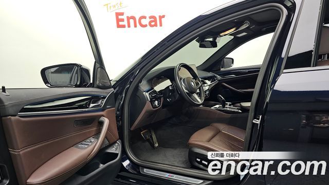 BMW 5 Series (G30) 530e M Sport 2023 — фото 10