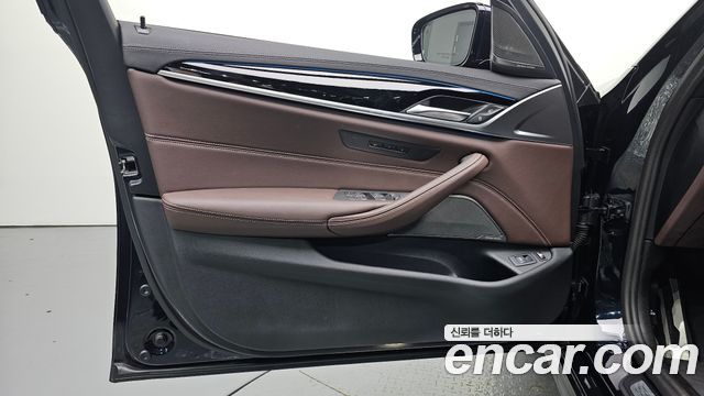 BMW 5 Series (G30) 530e M Sport 2023 — фото 24