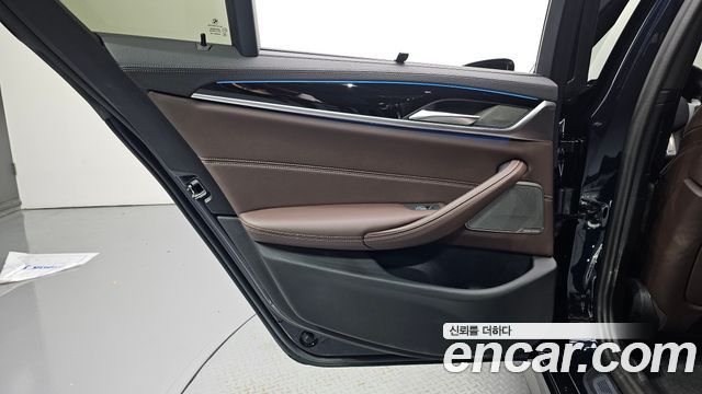 BMW 5 Series (G30) 530e M Sport 2023 — фото 25