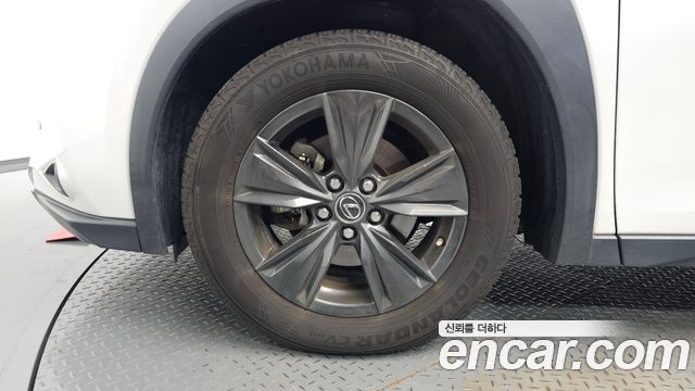 Lexus UX250h 2.0 2WD 2019 — фото 5