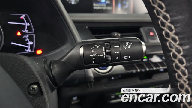 Lexus UX250h 2.0 2WD 2019 — фото 16