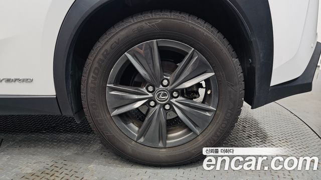 Lexus UX250h 2.0 2WD 2019 — фото 21