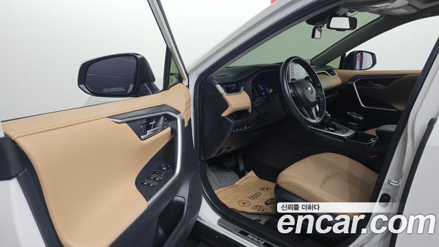 Toyota RAV4 (V) 2.5 4WD Hybrid 2019 — фото 10