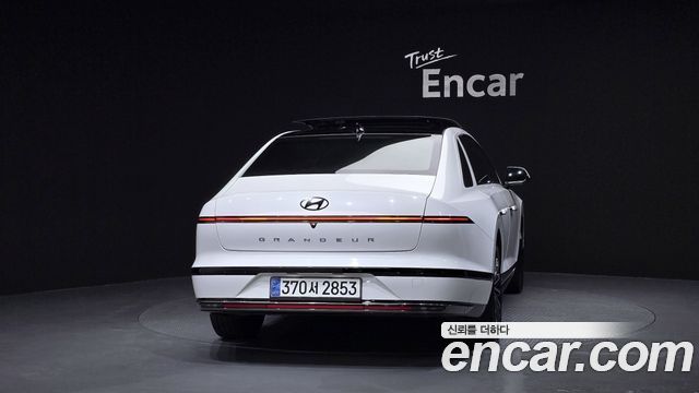 Hyundai Grandeur (GN7) 2,5 Gasoline 2WD Calligraphy 2023 — фото 4