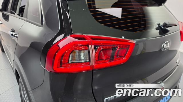 Kia Niro EV Prestige 2021 — фото 23