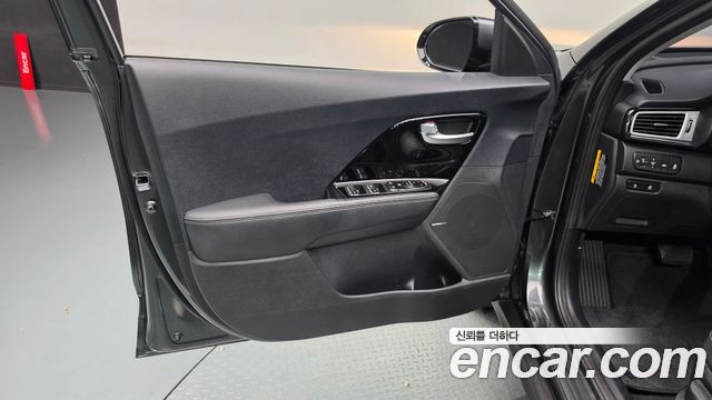 Kia Niro EV Prestige 2021 — фото 24
