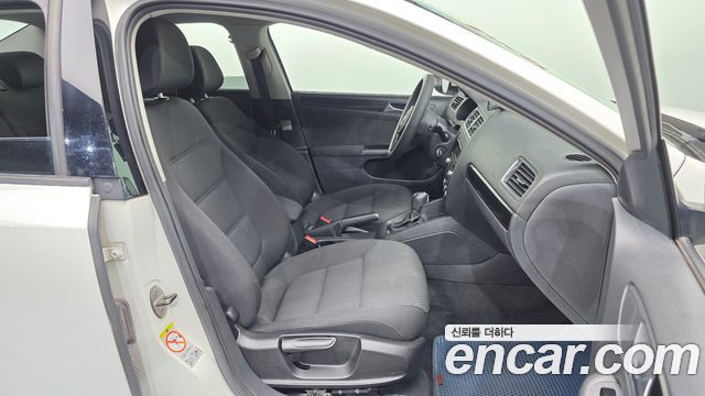 Volkswagen Jetta 1.6 TDI Blue Motion 6th 2011 — фото 11