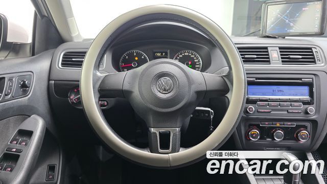 Volkswagen Jetta 1.6 TDI Blue Motion 6th 2011 — фото 13