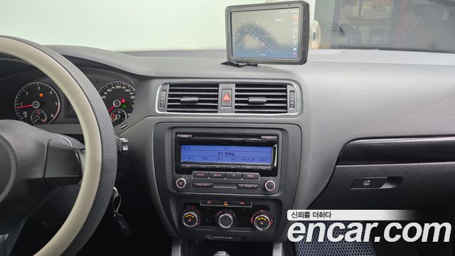 Volkswagen Jetta 1.6 TDI Blue Motion 6th 2011 — фото 14