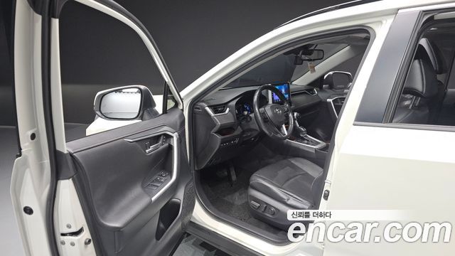 Toyota RAV4 (V) 2.5 4WD Hybrid 2019 — фото 10