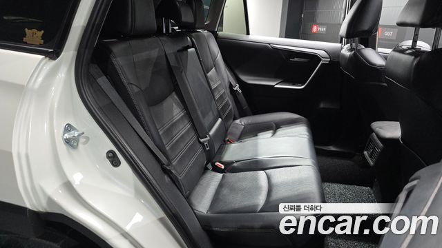 Toyota RAV4 (V) 2.5 4WD Hybrid 2019 — фото 11