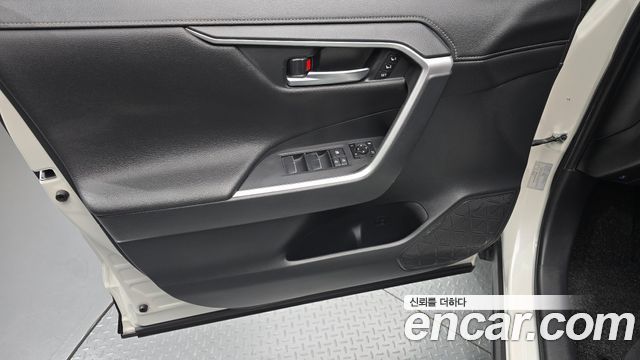 Toyota RAV4 (V) 2.5 4WD Hybrid 2019 — фото 24