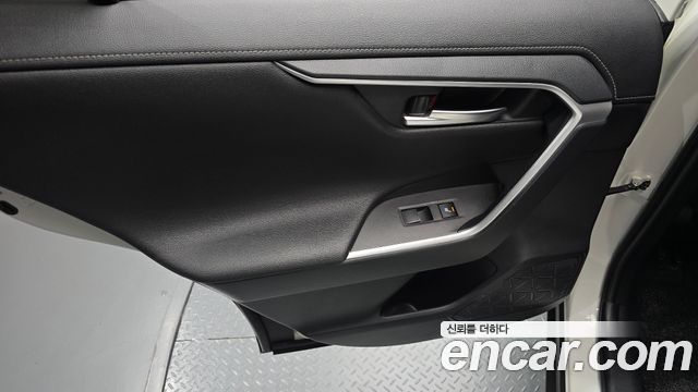 Toyota RAV4 (V) 2.5 4WD Hybrid 2019 — фото 25