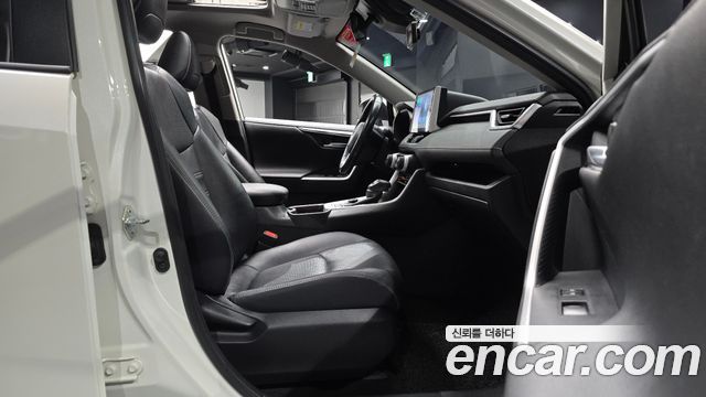 Toyota RAV4 (V) 2.5 4WD Hybrid 2019 — фото 26