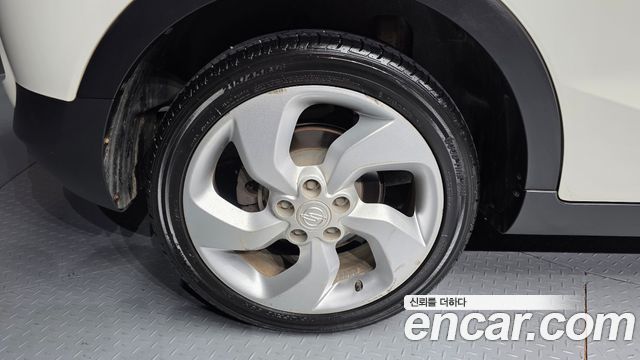 KG Mobility (SsangYong) Tivoli LX 2WD DLX 2015 — фото 5