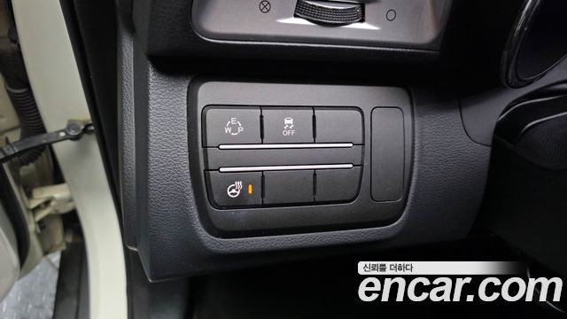 KG Mobility (SsangYong) Tivoli LX 2WD DLX 2015 — фото 18
