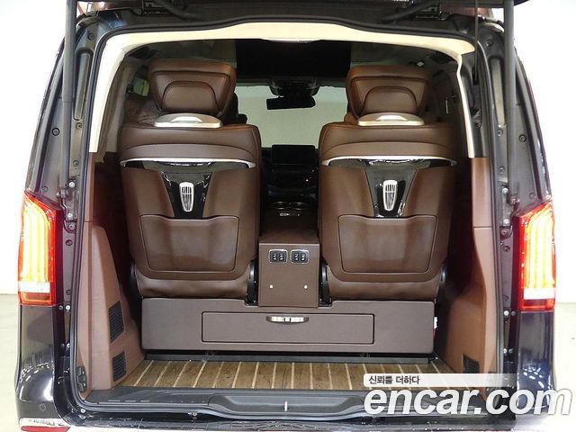 Mercedes-Benz V-Class V220 CDI W447 2023 — фото 7