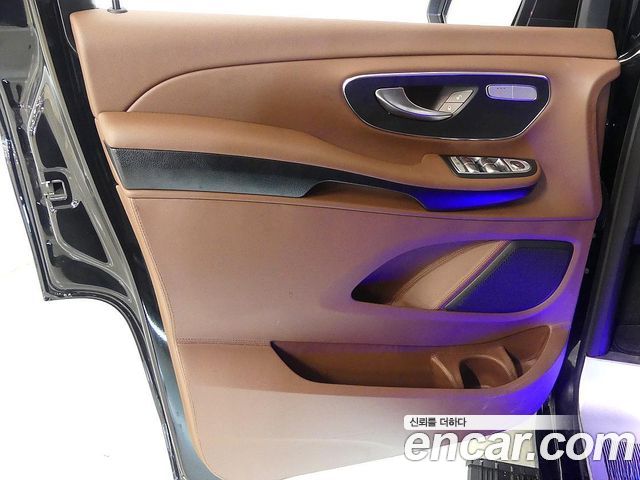 Mercedes-Benz V-Class V220 CDI W447 2023 — фото 8