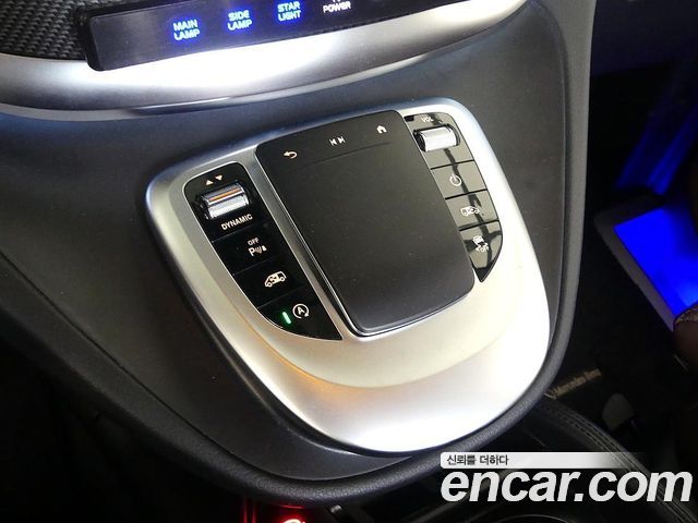 Mercedes-Benz V-Class V220 CDI W447 2023 — фото 17