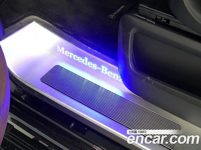 Mercedes-Benz V-Class V220 CDI W447 2023 — фото 18