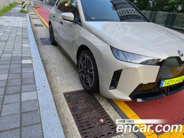 BMW iX xDrive45 M Sport First Edition 2026 — фото 4