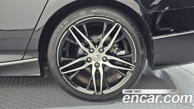 Honda Accord (X) 2.0 Hybrid Touring 2021 — фото 21