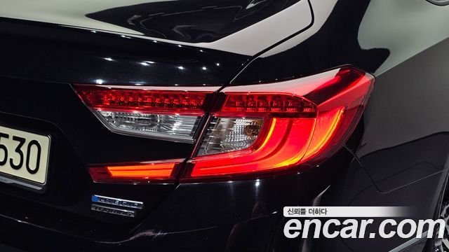 Honda Accord (X) 2.0 Hybrid Touring 2021 — фото 23