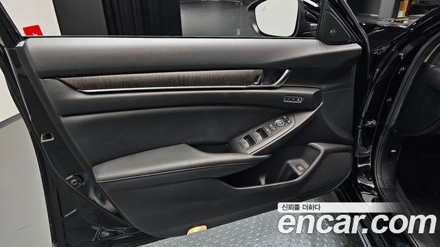 Honda Accord (X) 2.0 Hybrid Touring 2021 — фото 24