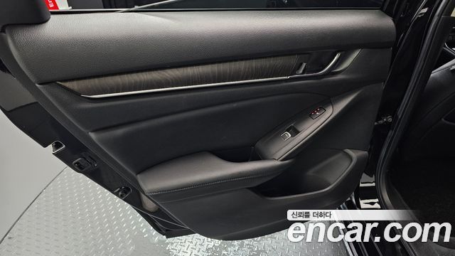 Honda Accord (X) 2.0 Hybrid Touring 2021 — фото 25
