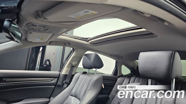 Honda Accord (X) 2.0 Hybrid Touring 2021 — фото 33