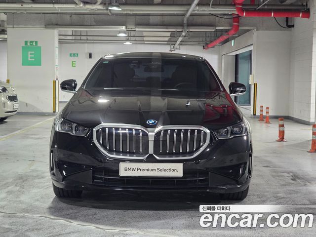BMW 5 Series (G60) 530e 2025 — фото 2
