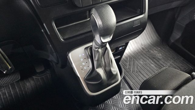 Hyundai Staria Cargo 3-Seater Smart 2023 — фото 9