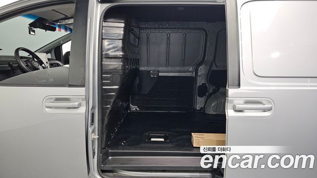 Hyundai Staria Cargo 3-Seater Smart 2023 — фото 11