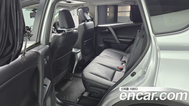 Toyota RAV4 2.5 2WD 4th 2015 — фото 11