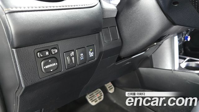 Toyota RAV4 2.5 2WD 4th 2015 — фото 18