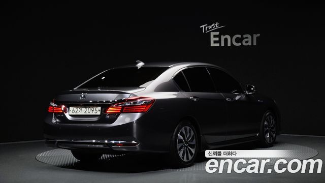 Honda Accord 2.0 Hybrid 9th 2017 — фото 2