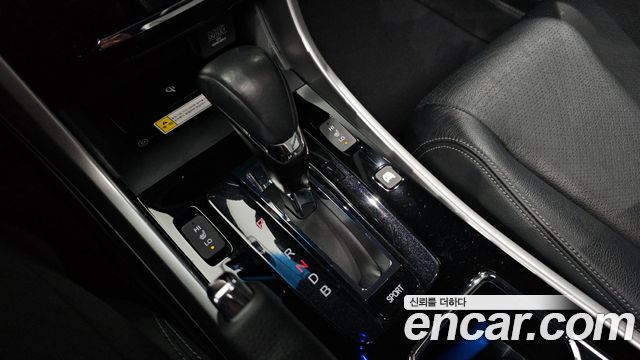 Honda Accord 2.0 Hybrid 9th 2017 — фото 9