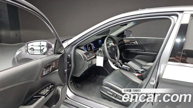Honda Accord 2.0 Hybrid 9th 2017 — фото 10